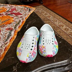 Native girls toddler shoes (used C4)